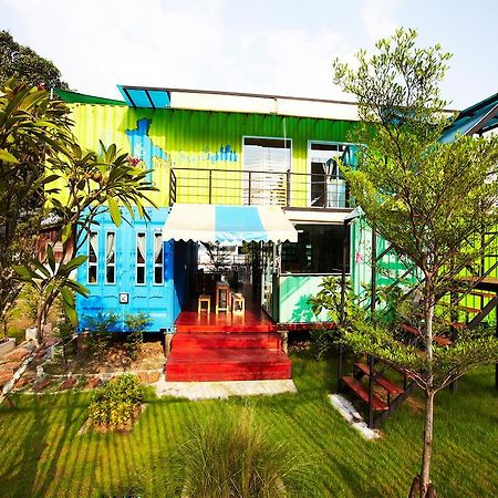 Wh Hostel Bangkok Dış mekan fotoğraf
