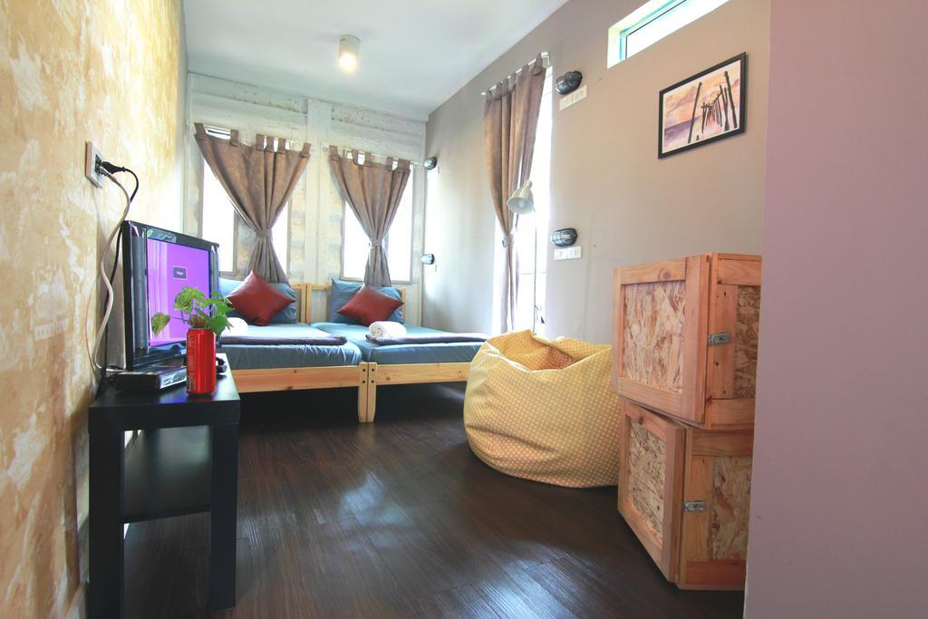 Wh Hostel Bangkok Dış mekan fotoğraf