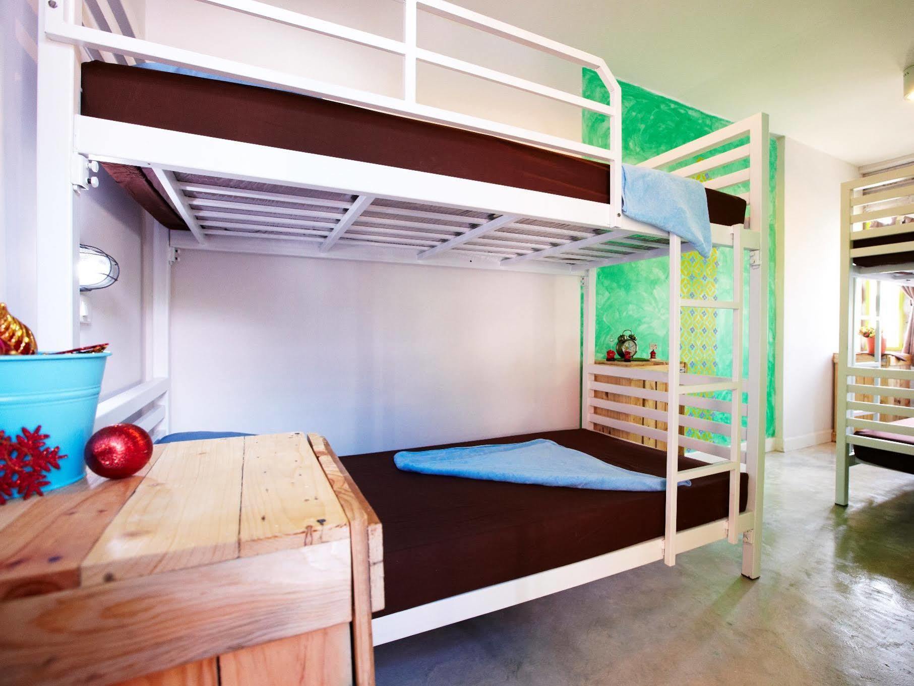 Wh Hostel Bangkok Dış mekan fotoğraf