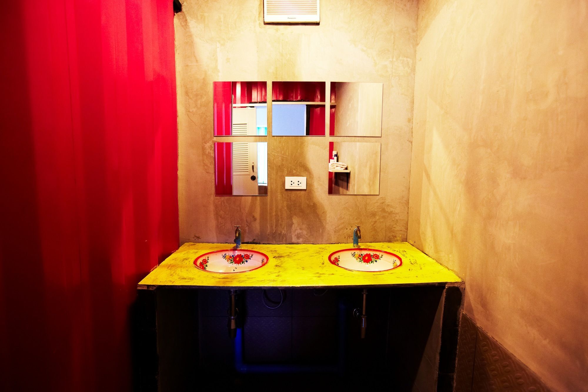 Wh Hostel Bangkok Dış mekan fotoğraf